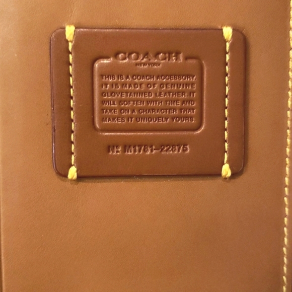 Coach Passport Case (Excellent Condition) - Picture 6 of 8